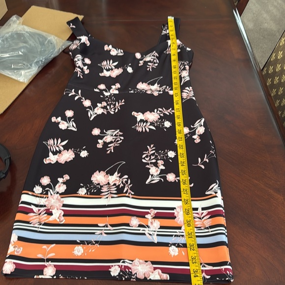 EUC Guess Size 6 Floral Dress - Picture 8 of 8